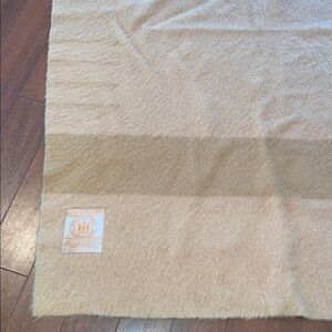 Hudson Bay vintage 4 point gold blanket wool